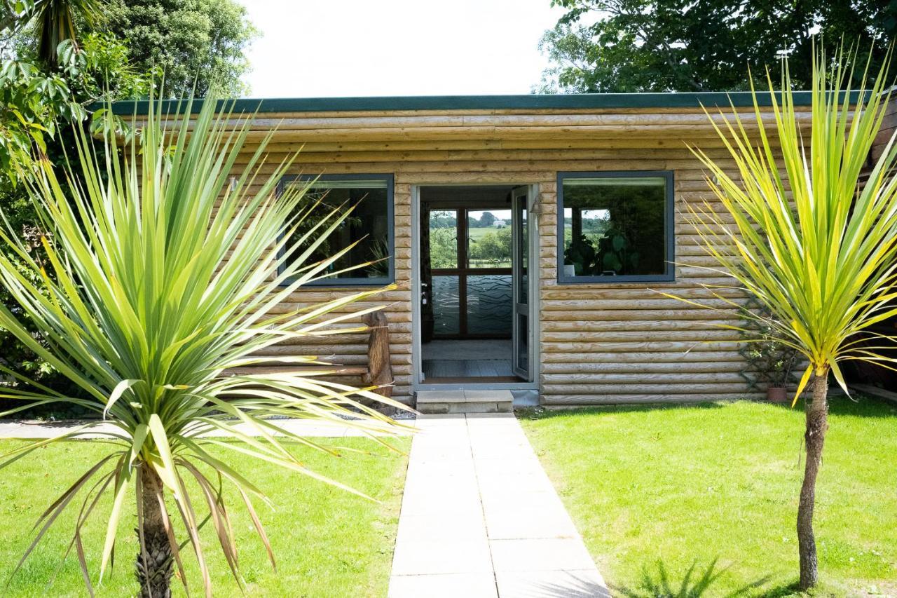 The Countryside Cabin With Private Hot Tub Apartment Newquay  Exterior photo